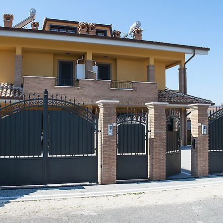 Готель Domus Traiani Ф'юмічіно Екстер'єр фото